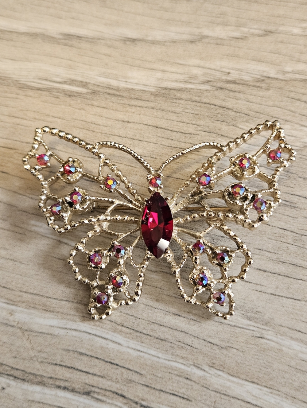 Vintage Dodds Gold-tone Filigree Butterfly Brooch Ruby-colored Rhinestones